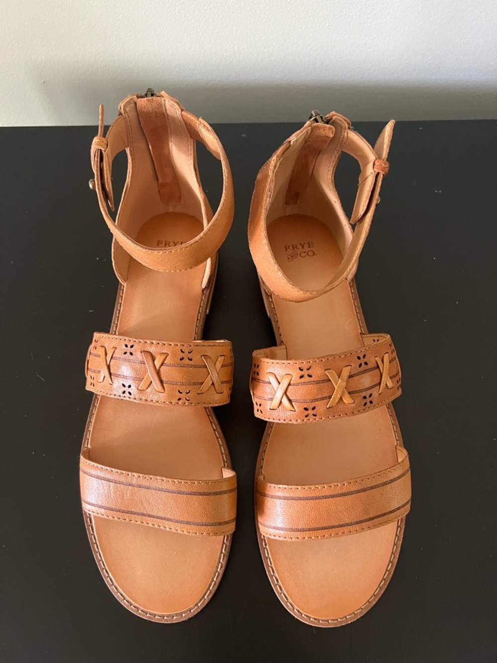 FRYE AND CO. Evie Almond Brown Leather Whipstitch Sandals 9.5